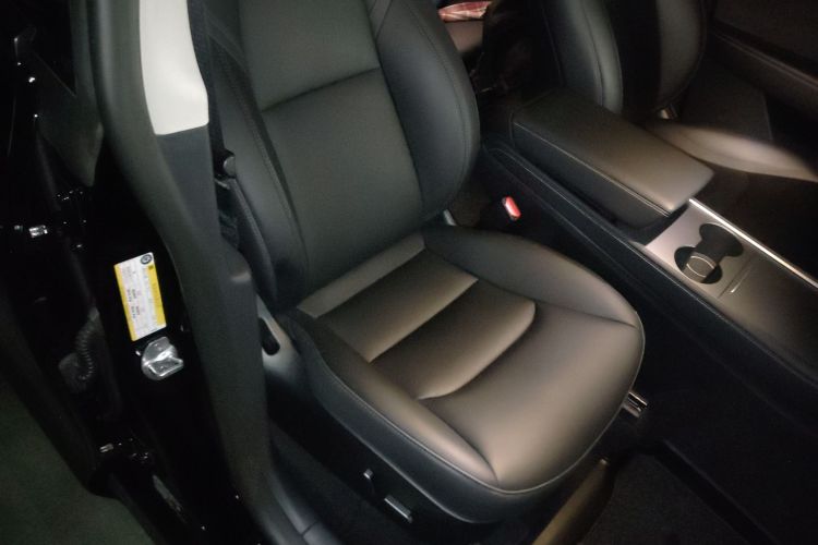 特斯拉 Model Y 2023款 后轮驱动版局部细节41