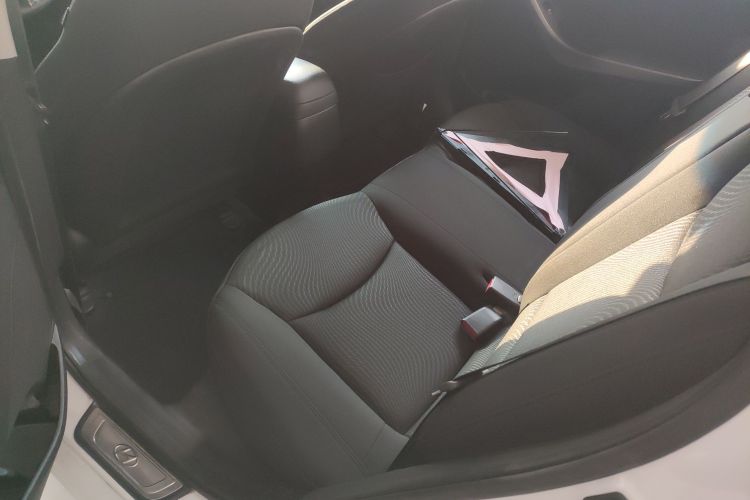 现代 朗动 2016款 1.6L 自动尊贵型中控内饰21