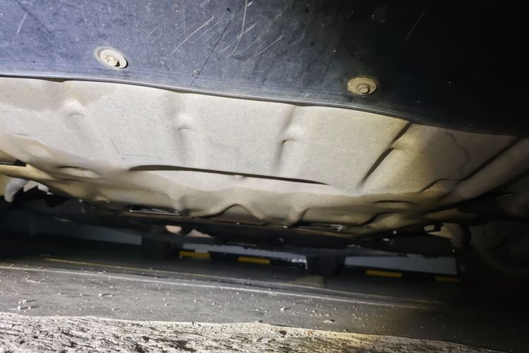 宝马5系 2013款 525Li 豪华型局部细节9008