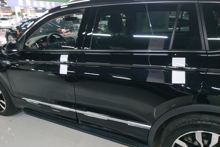 大众 途观L 2021款 330TSI 自动两驱R-Line旗舰版车身外观4