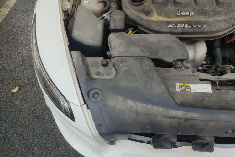 Jeep 自由光 2017款 2.0L 优越版局部细节9006