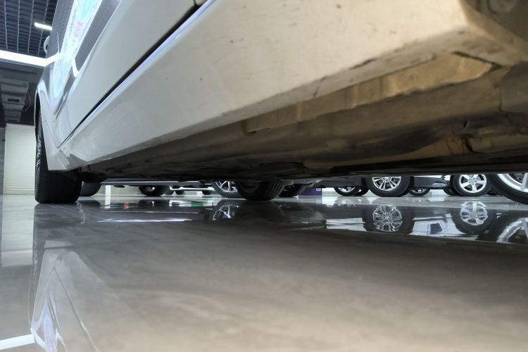 捷豹XEL 2020款 2.0T 200PS S进取优雅版局部细节9001