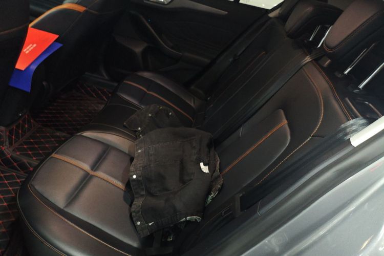 福特 福克斯 2022款 两厢 EcoBoost 180 自动竞速版中控内饰21