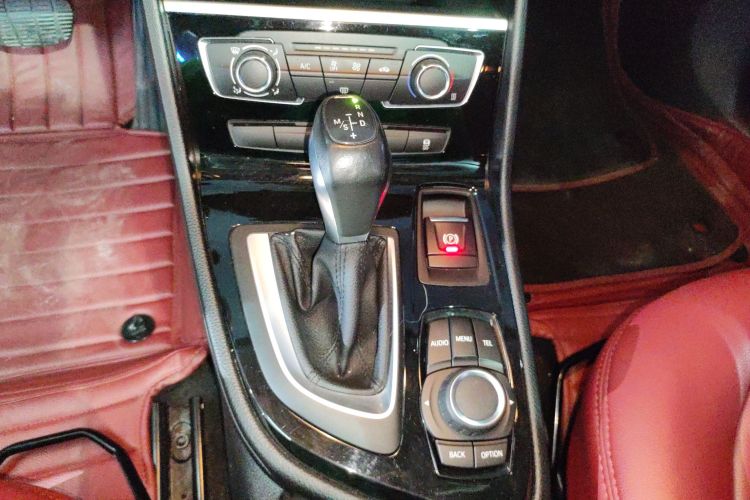 宝马2系旅行车 2016款 218i 时尚型局部细节18