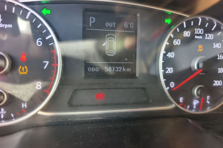 陆风X7 2015款 2.0T 全景旗舰版中控内饰15