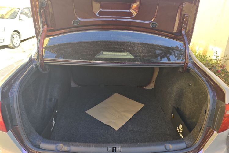 大众 朗逸 2013款 改款经典 1.6L 手动风尚版机舱底盘23