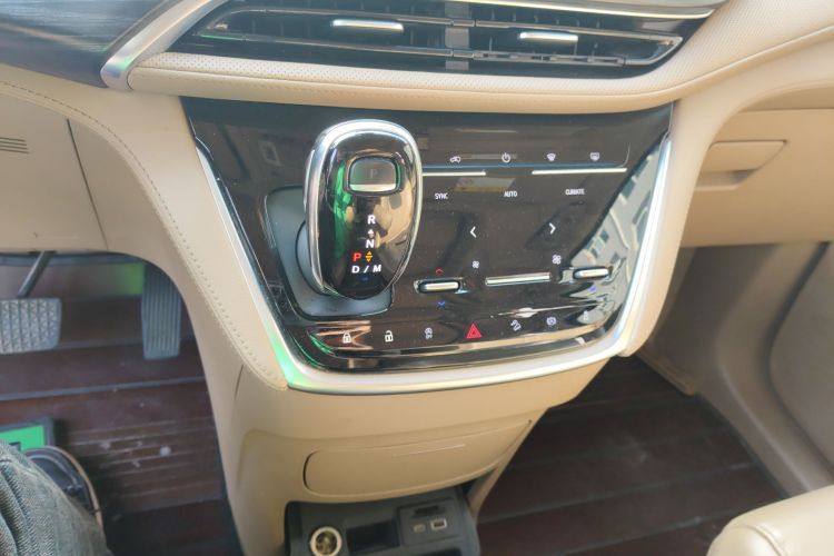 别克GL8 2020款 ES陆尊 653T 豪华型中控内饰18