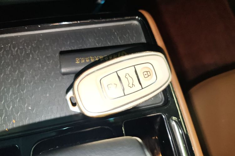 红旗E-QM5 2024款 610km PLUS中控内饰11