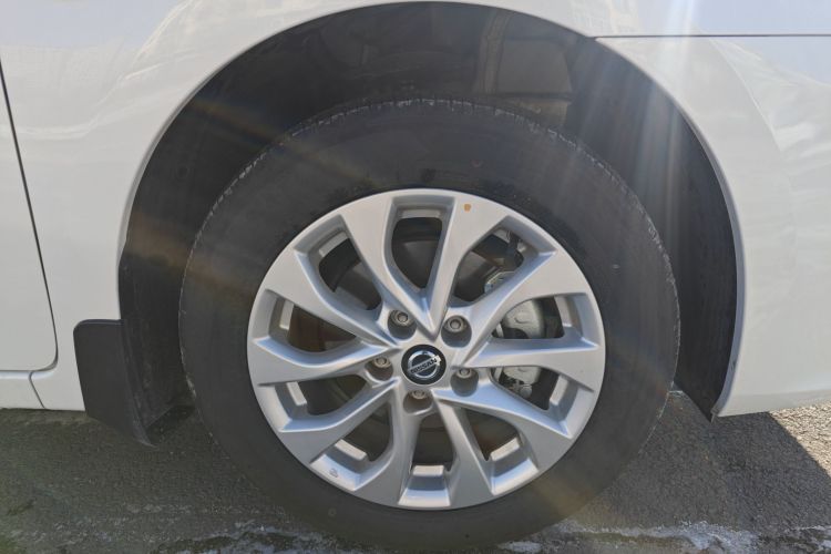 日产 轩逸 2024款 改款三 经典 1.6XE CVT舒适版车身外观10