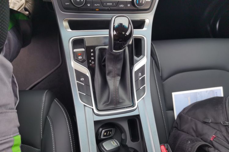 吉利汽车 帝豪 2018款 1.5L CVT向上互联版中控内饰18