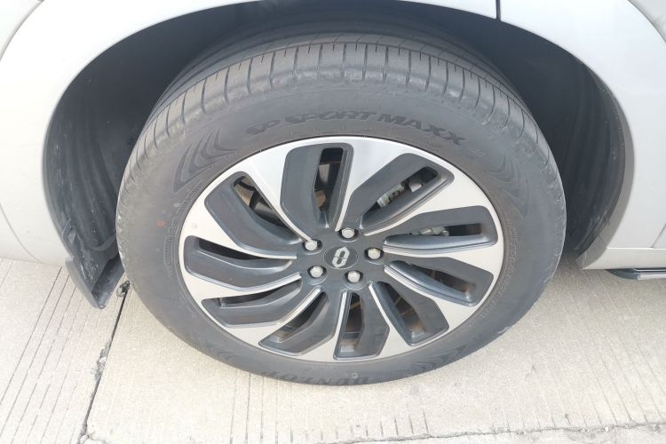 鸿蒙智行 问界M7 2024款 1.5T 四驱Plus版 5座车身外观6008