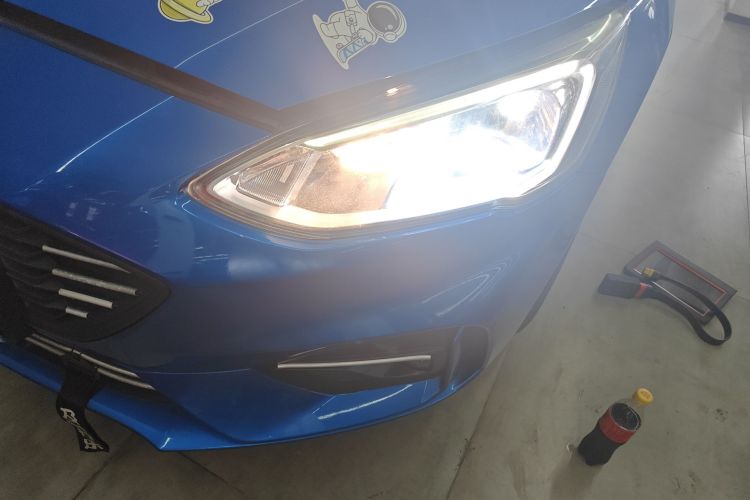 福特 福克斯 2020款 三厢 EcoBoost 180 自动锋潮型车身外观36