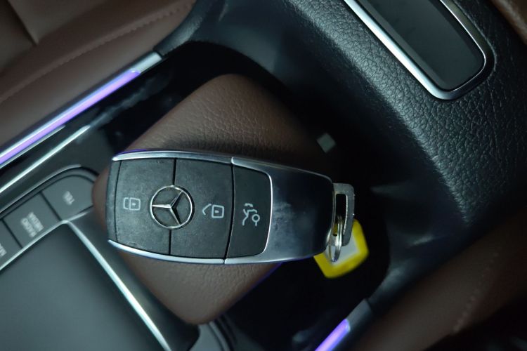 奔驰GLB 2023款 GLB 220 动感型中控内饰7001