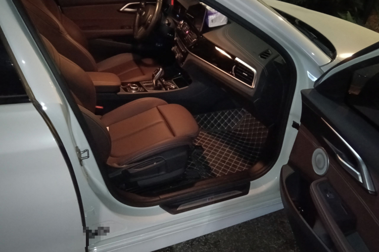 宝马1系 2021款 改款 120i M运动曜夜版局部细节9005