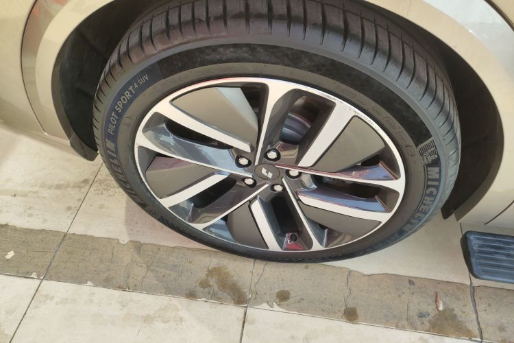 理想汽车 理想L9 2024款 Ultra车身外观6008