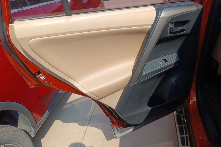 丰田 RAV4荣放 2013款 2.0L CVT四驱新锐版中控内饰7008