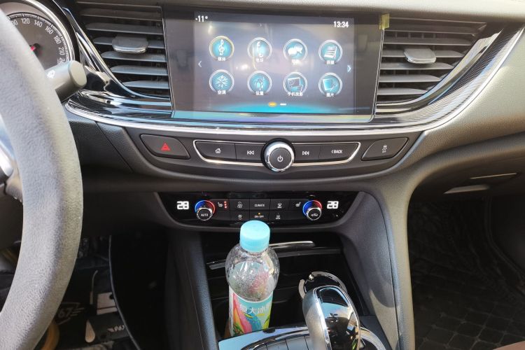 别克 君威 2019款 20T 精英型 国V中控内饰16