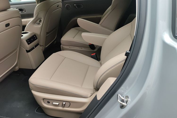 理想汽车 理想i8 2025款 标准版中控内饰21