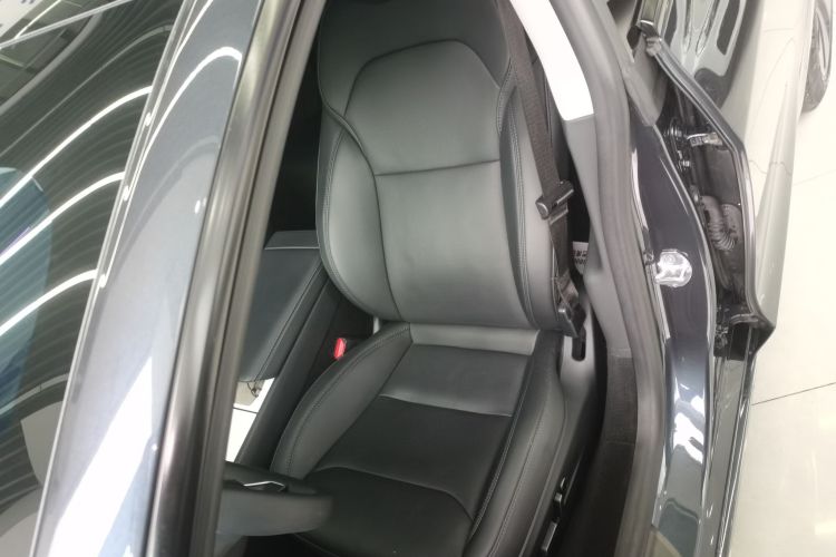 特斯拉 Model 3 2023款 后轮驱动版中控内饰19