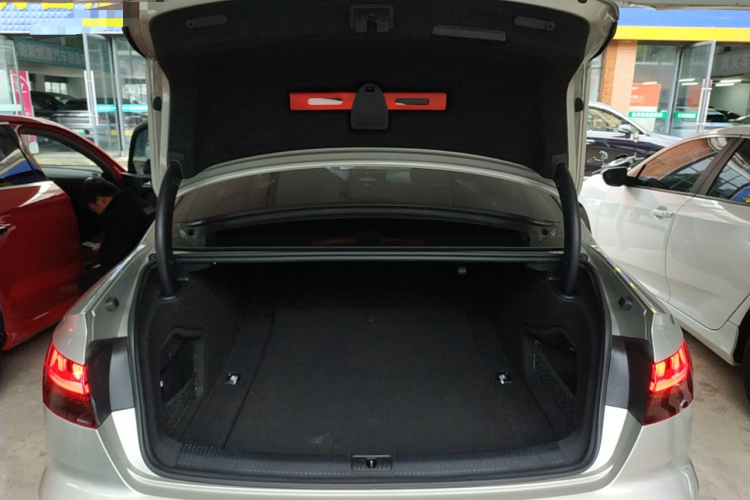 奥迪A4L 2020款 40 TFSI quattro 豪华动感型局部细节23