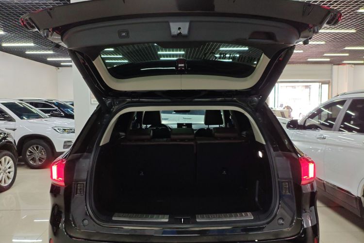 魏牌 VV6 2018款 2.0T 两驱超豪型 国V机舱底盘23