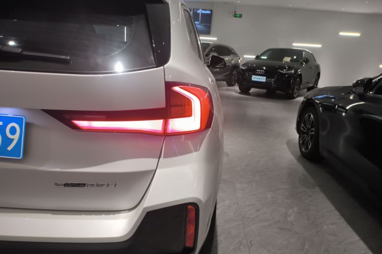 宝马X1 2023款 sDrive25Li M运动套装车身外观9