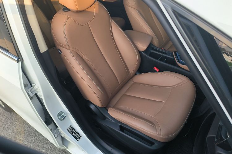 别克GL6 2021款 323T 轻混动互联豪华型局部细节41