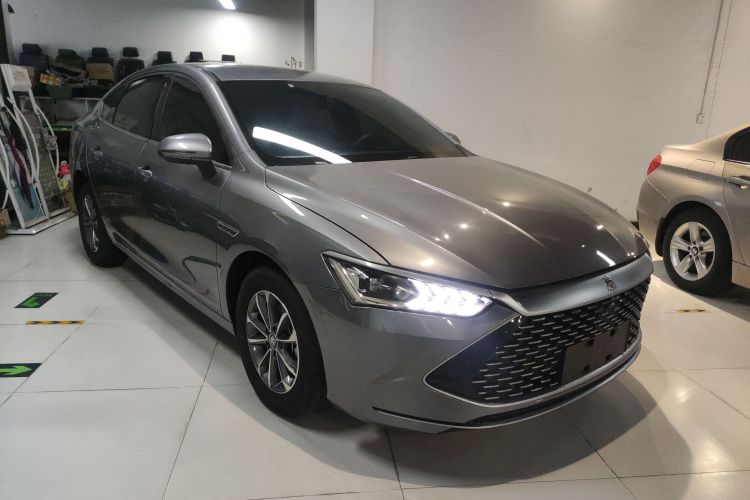 比亚迪 秦PLUS 2024款 荣耀版 DM-i 55KM领先型车身外观3