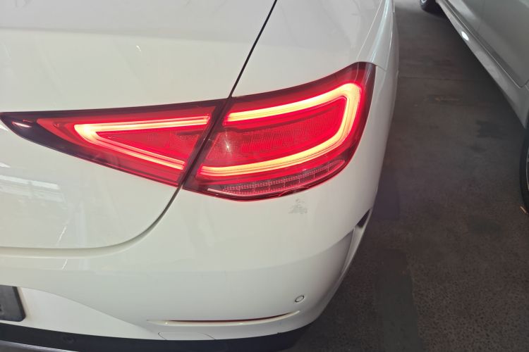 奔驰CLS 2020款 CLS 300 动感型车身外观9