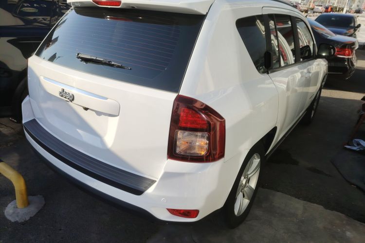 Jeep 指南者(进口) 2015款 2.0L 两驱运动版车身外观6005