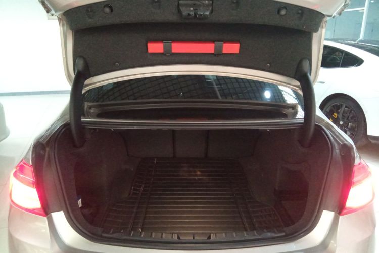 宝马3系 2017款 318Li 时尚型局部细节23