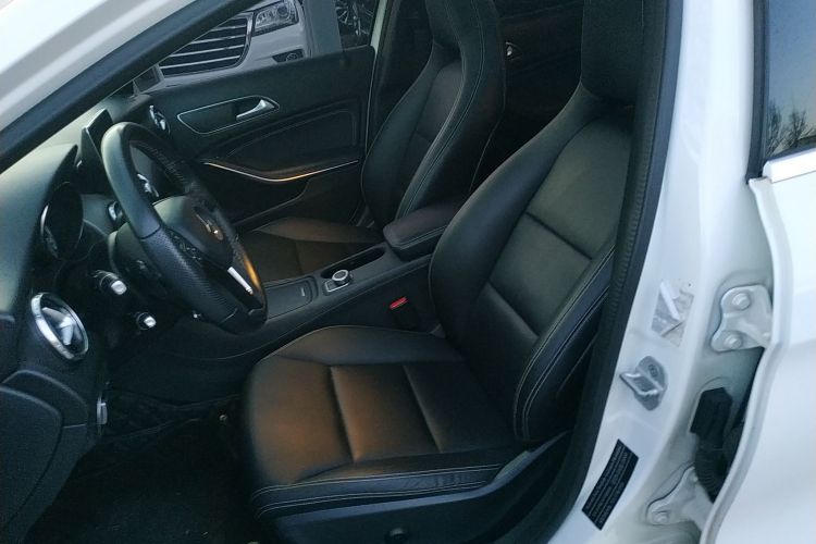 奔驰GLA 2015款 GLA 200 动感型中控内饰19