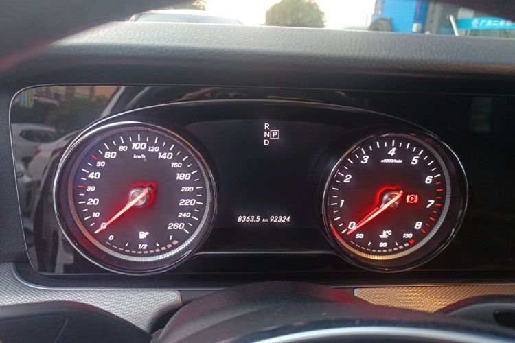 奔驰E级 2017款 E 200 运动型 4MATIC中控内饰14