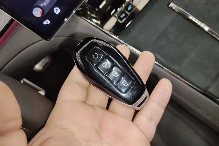 腾势Z9 2024款 1100km 四驱Max版中控内饰11