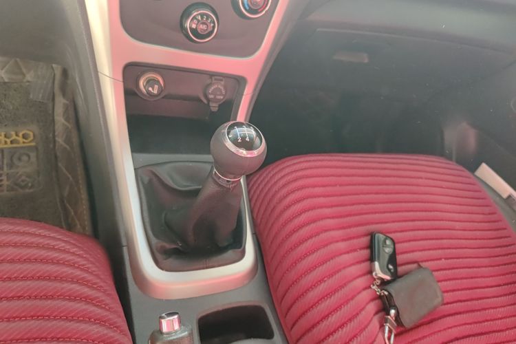 比亚迪F3 2015款 节能版 1.5L 手动豪华型中控内饰18