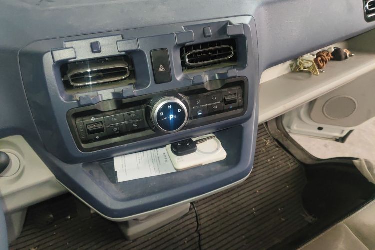 SRM鑫源新能源E3L 2025款 宁德41.86Kwh 305KM 实用型客车中控内饰16