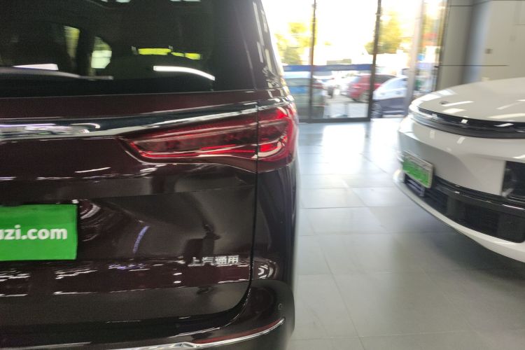 别克GL8 2020款 Avenir艾维亚 六座贤礼版车身外观9