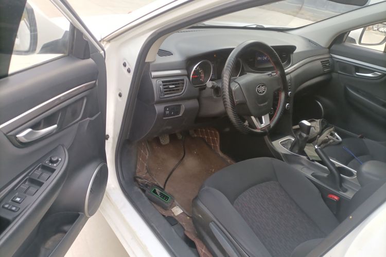 奔腾B50 2016款 1.6L 手动技术型中控内饰20