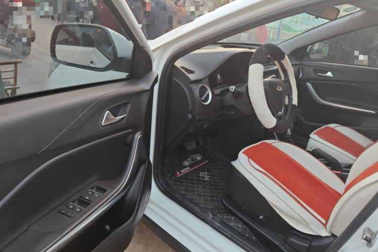 奇瑞 瑞虎3X 2020款 质享版 1.5L CVT尊贵版中控内饰20