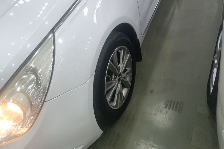 现代 索纳塔 2015款 经典 2.0L 自动豪华版车身外观6007