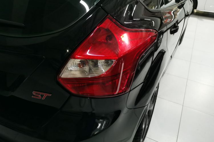 福特 福克斯(进口) 2013款 2.0T ST 标准版车身外观9