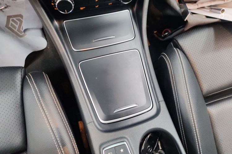 奔驰GLA 2017款 GLA 200 时尚型中控内饰18