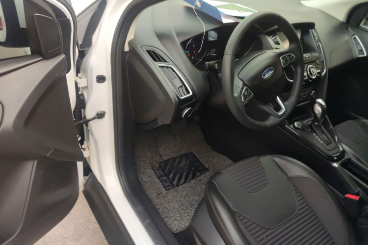 福特 福克斯 2018款 两厢经典 1.6L 自动风尚型智行版中控内饰20