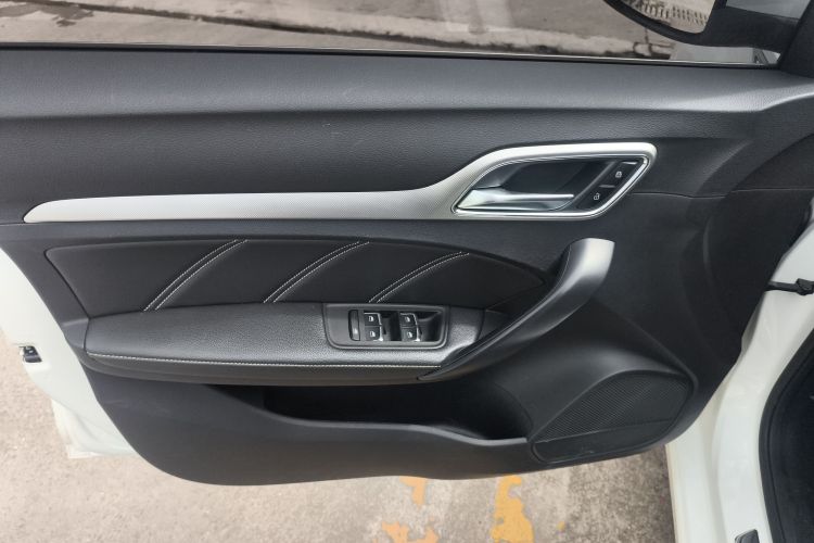 名爵 MG6 2017款 20T 手动豪华智联版 国V中控内饰47