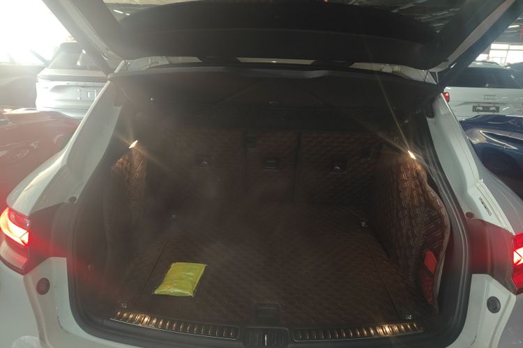 保时捷 2018款 Macan 2.0T机舱底盘23