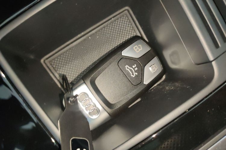 奥迪Q5L 2024款 45 TFSI 豪华动感型中控内饰7001