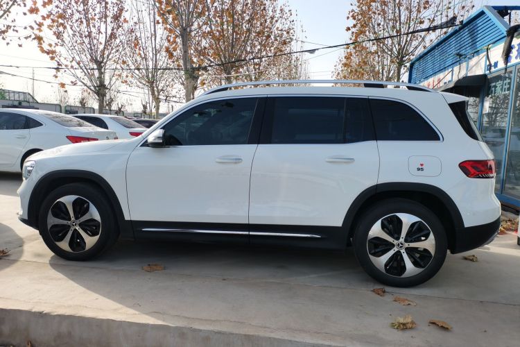 奔驰GLB 2023款 GLB 220 时尚型车身外观4