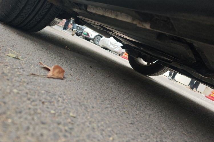 福特 福克斯 2012款 三厢 1.6L 自动风尚型局部细节9002