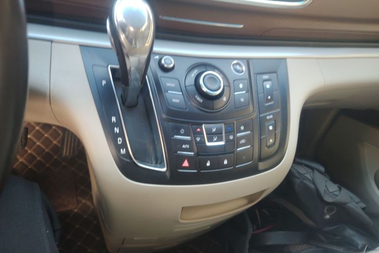 别克GL8 2018款 28T 豪华型 国VI中控内饰18