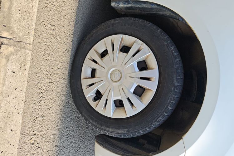 铃木 雨燕 2014款 1.5L 手动时尚型车身外观10